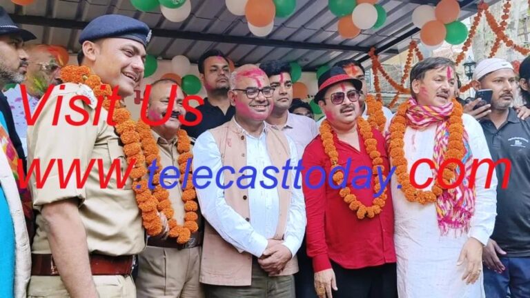 हटिया स्थित रज्जन बाबू पार्क में झंडारोहण करके ऐतिहासिक गंगा मेला का शुभारंभ