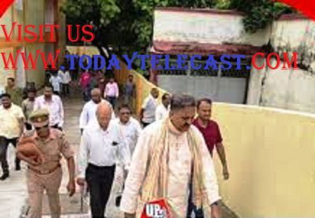 सांसद अफजाल अंसारी  समाजवादी पार्टी को अदालती आदेश के बाद लखनऊ के हजरतगंज स्थित डालीबाग की  कोठी का भौतिक कब्जा वापस